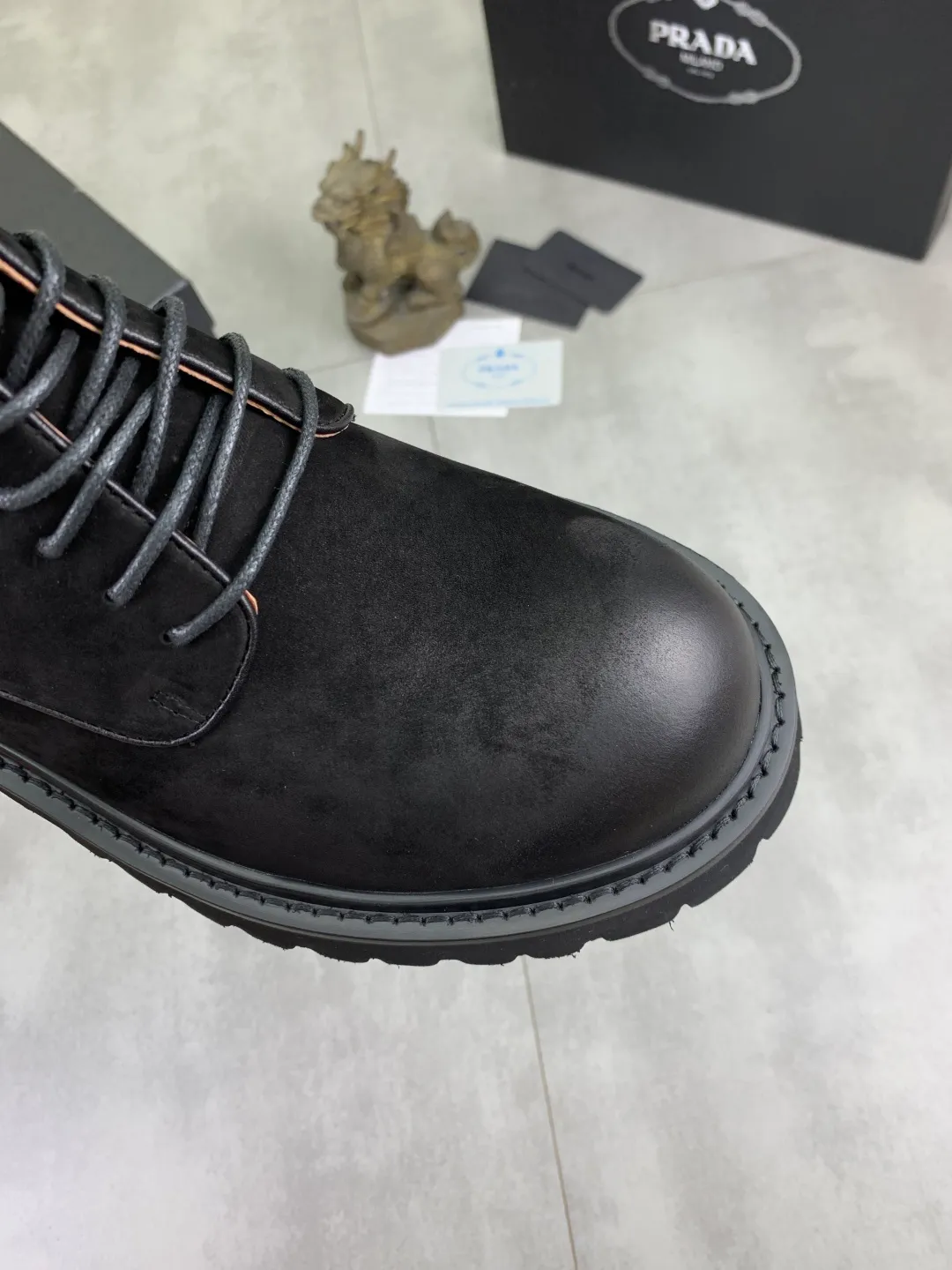 Men's shoes 💰P560 💰[New style]🔥🆕Hot model [PRADA]Prada🔝High-top Chelsea Martin boots are a high-end brand of men's shoes. The uppers are made of top-layer calfskin imported from Italy➕top-layer pigskin lining for the feet🔥, making walking more convenient and comfortable! Exclusive new style, stunning work [color]! Create a fashionable personality to set off your uniqueness! Create a fashionable personality to set off your uniqueness! A must-have for trendy men! Classic🔥super wear-resistant rubber outsole, size: 38-44 (45 can be customized) black or brown🉑️choose